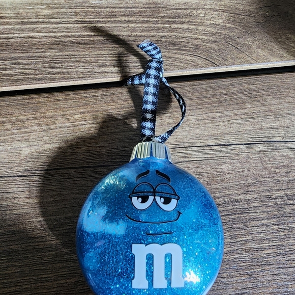 Blue m&m ornament - Picture 3 of 3